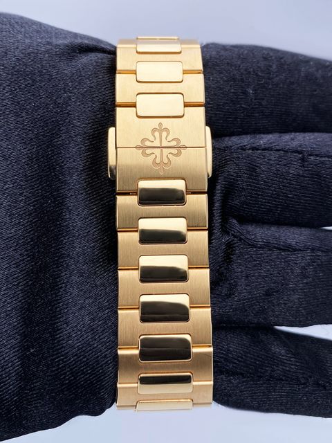 Patek Philippe Nautilus 7118/1R-010 Image 6